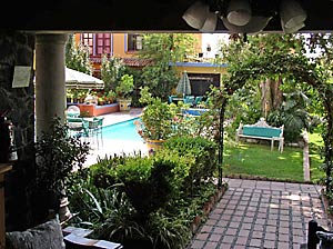 Hacienda Flores Patio